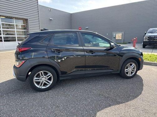 Ultra Black 2022 Hyundai KONA SE