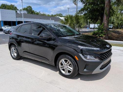 Ultra Black 2022 Hyundai KONA SE