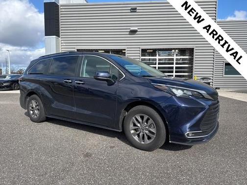 2024 Toyota Sienna XLE