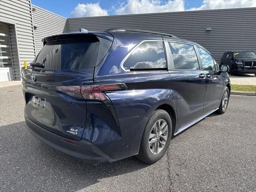 2024 Toyota Sienna XLE