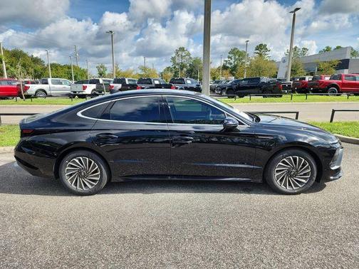 2025 Hyundai SONATA Hybrid Limited