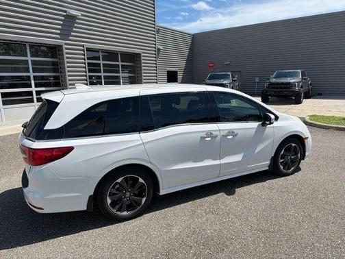 White 2024 Honda Odyssey Elite