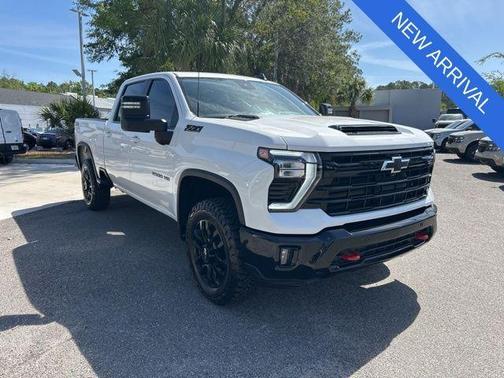 Summit White 2025 Chevrolet Silverado 2500 LT