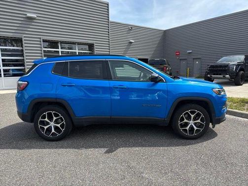 Hydro Blue Pearlcoat 2024 Jeep Compass Latitude