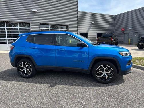Hydro Blue Pearlcoat 2024 Jeep Compass Latitude