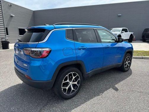 Hydro Blue Pearlcoat 2024 Jeep Compass Latitude