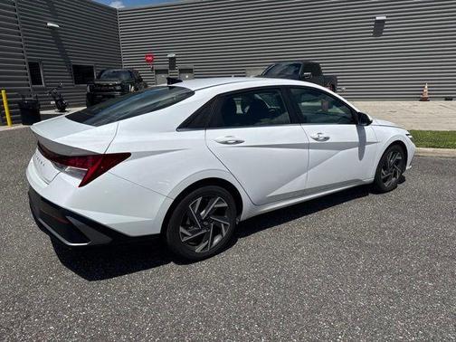 White 2025 Hyundai ELANTRA SEL Convenience
