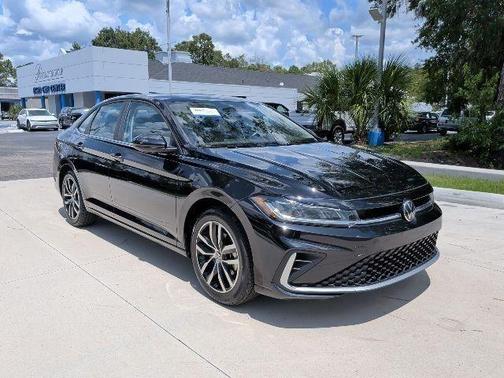 Deep Black Pearl Effect 2025 Volkswagen Jetta 1.5T SE