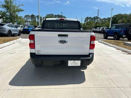 Oxford White 2022 Ford Maverick Lariat