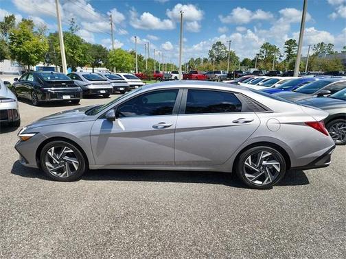 2025 Hyundai ELANTRA Limited