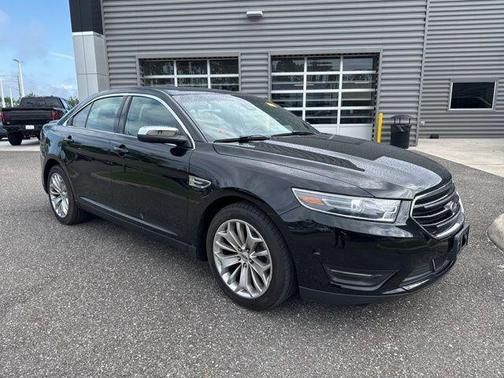 Shadow Black 2017 Ford Taurus Limited