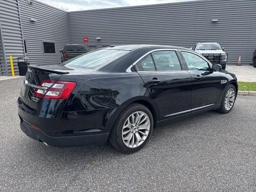 Shadow Black 2017 Ford Taurus Limited