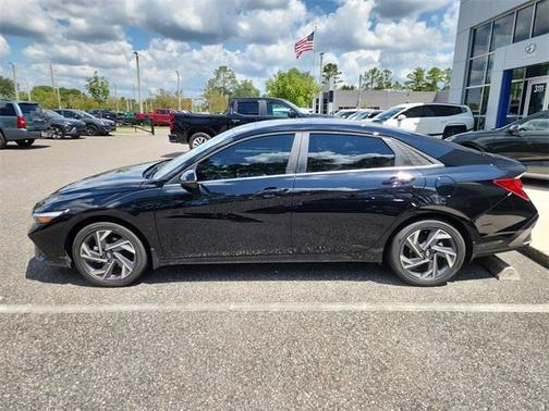 2025 Hyundai ELANTRA Limited