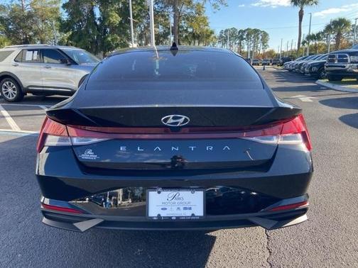 2023 Hyundai ELANTRA SE
