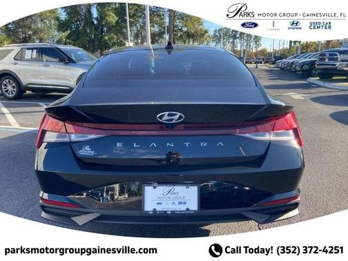 2023 Hyundai ELANTRA SE