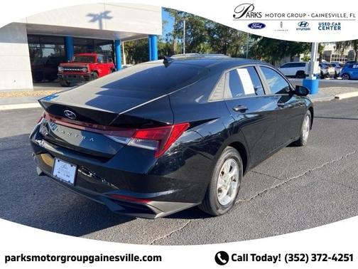 2023 Hyundai ELANTRA SE