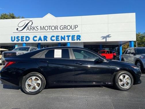 2023 Hyundai ELANTRA SE