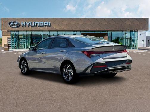 Metal 2025 Hyundai ELANTRA HEV SEL