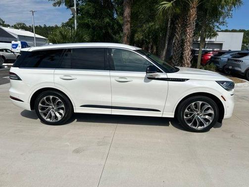 White Metallic 2023 Lincoln Aviator Grand Touring