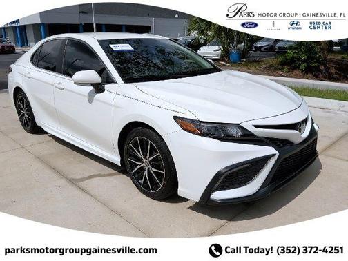 White 2022 Toyota Camry SE