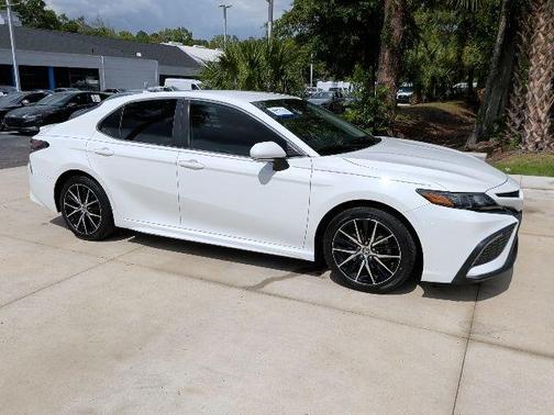 White 2022 Toyota Camry SE
