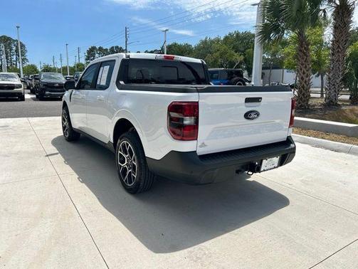 Oxford White 2025 Ford Maverick Lariat
