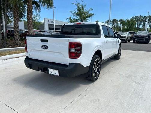 Oxford White 2025 Ford Maverick Lariat