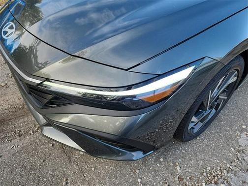 2025 Hyundai ELANTRA HEV SEL Sport
