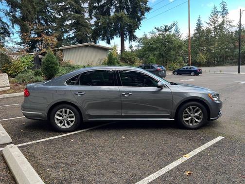 Platinum Gray Metallic 2017 Volkswagen Passat 1.8T S