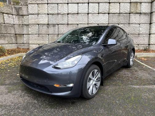 2023 Tesla Model Y Long Range AWD 4dr Crossover
