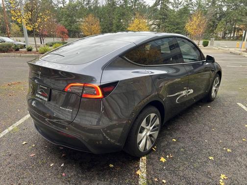 2023 Tesla Model Y Long Range AWD 4dr Crossover