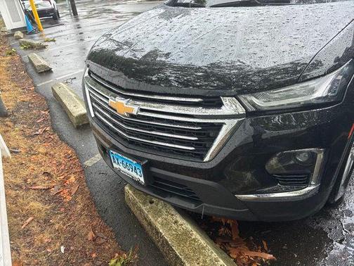 Mosaic Black Metallic 2023 Chevrolet Traverse LT