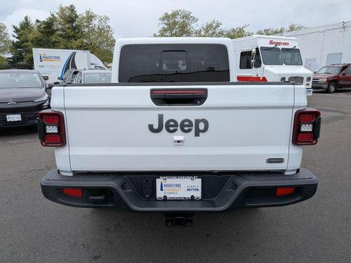 Bright White Clearcoat 2021 Jeep Gladiator Overland