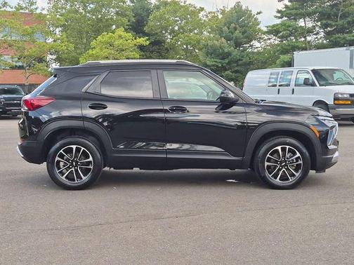 Mosaic Black Metallic 2024 Chevrolet Trailblazer LT