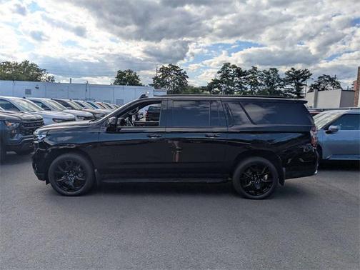 2023 Chevrolet Suburban RST