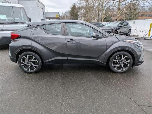 2022 Toyota C-HR XLE