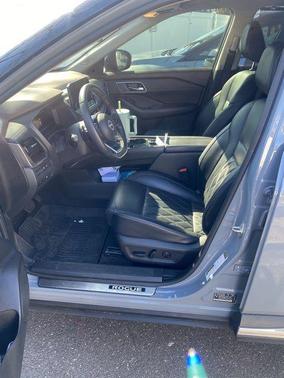 Boulder Gray Pearl/Super Black 2022 Nissan Rogue Platinum