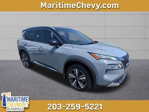 Boulder Gray Pearl/Super Black 2022 Nissan Rogue Platinum