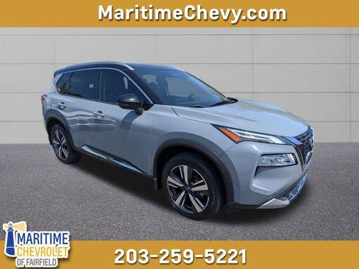 Boulder Gray Pearl/Super Black 2022 Nissan Rogue Platinum