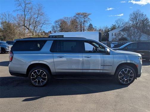 2024 Chevrolet Suburban RST