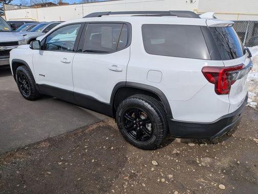 2022 GMC Acadia AWD AT4