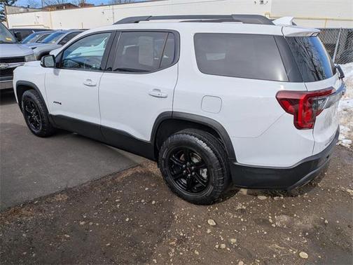 2022 GMC Acadia AWD AT4