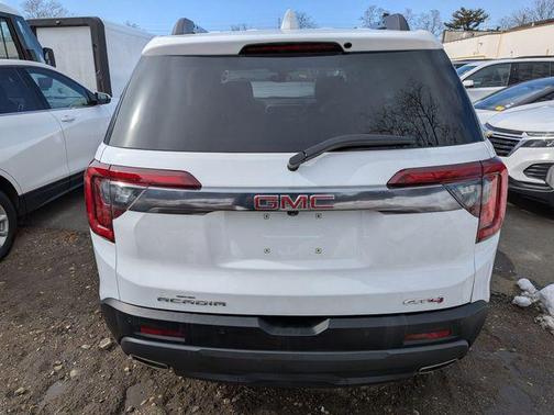 2022 GMC Acadia AWD AT4