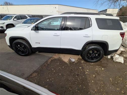 2022 GMC Acadia AWD AT4