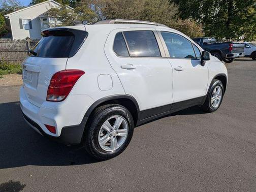 Summit White 2022 Chevrolet Trax LT