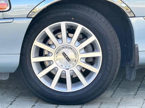 2007 Lincoln Town Car Signature