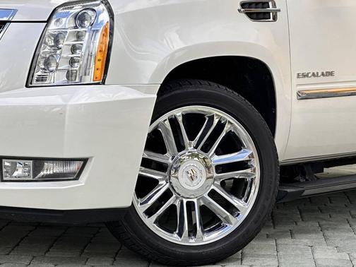 2011 Cadillac Escalade Platinum Edition