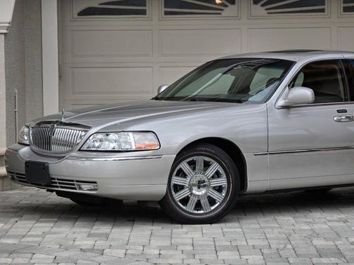 2003 Lincoln Town Car Cartier 4dr Sedan