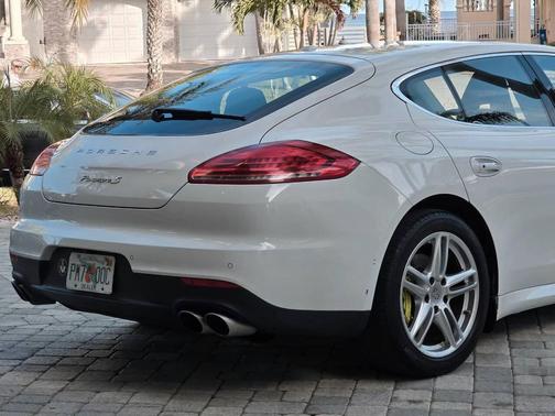 2014 Porsche Panamera 4