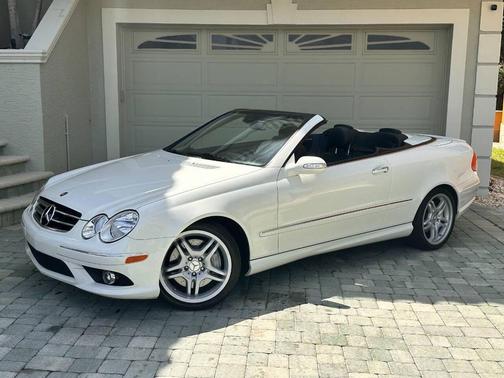 White 2009 Mercedes-Benz CLK-Class CLK 550 2dr Convertible